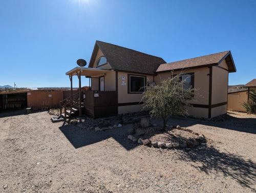 The Loft - carbon neutral hotel in Meadview