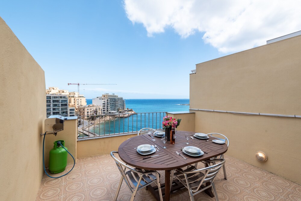 Spinola Bay Penthouse — 4-Star Luxury Hotel in San Giljan, Malta
