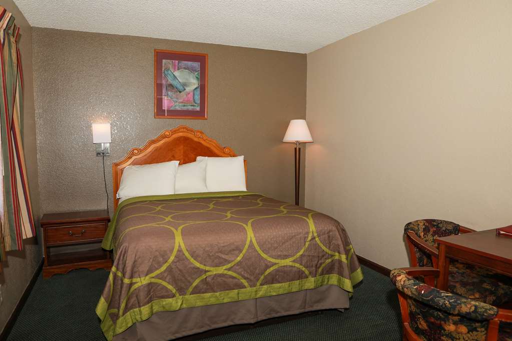 Super 8 by Wyndham Gallup - photo 9