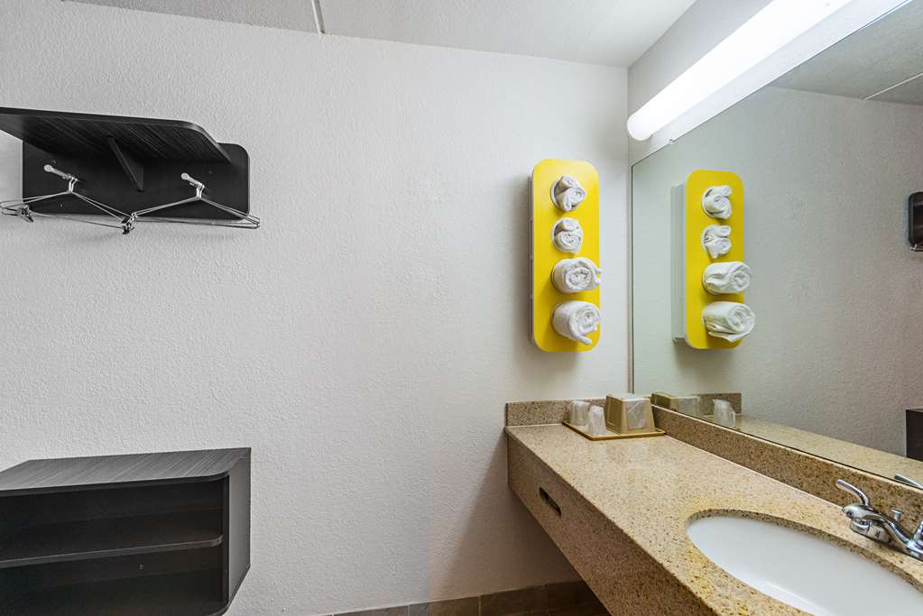 Motel 6 Cleveland TX - photo 17