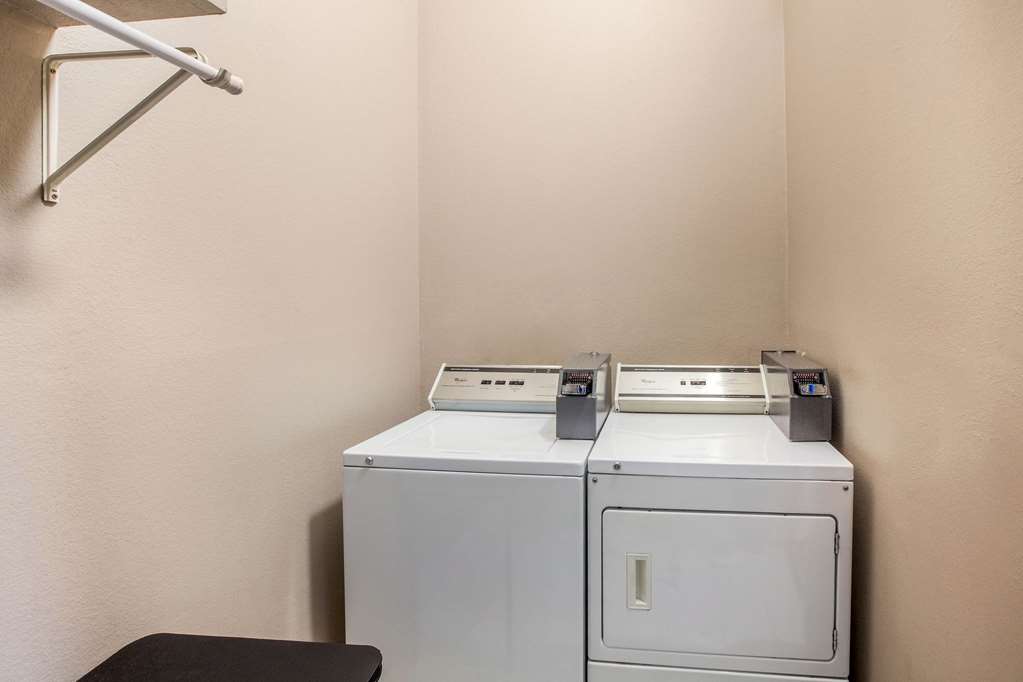 La Quinta Inn & Suites by Wyndham Pasadena - photo 37