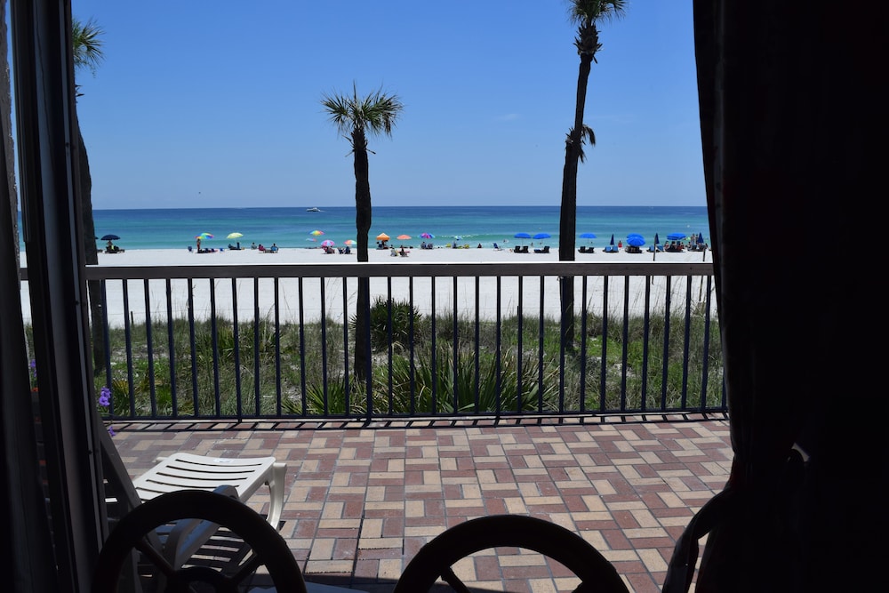 Days Inn by Wyndham Panama City Beach Beachfront Resort - photo 28