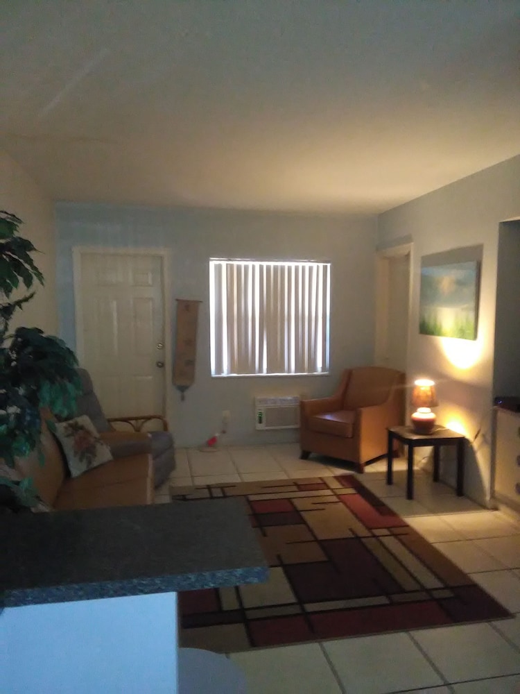 Swashbuckler Motel - photo 19