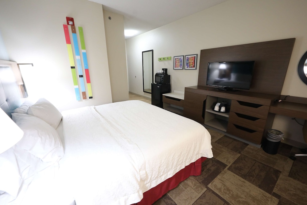 Hampton Inn Hutchinson - photo 31
