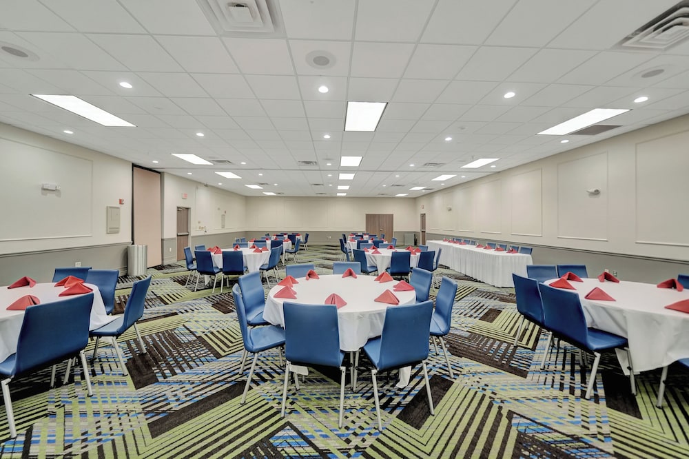 Holiday Inn Express Hotel & Suites Beatrice by IHG - photo 136