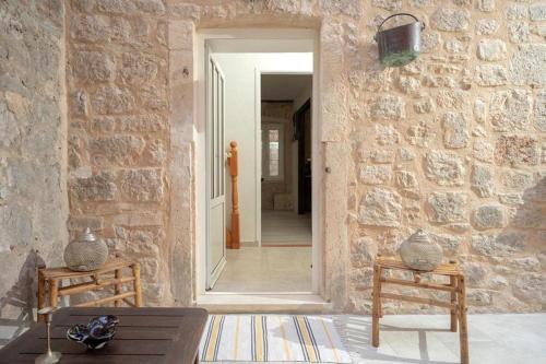 Golubica — Stari Grad — photo 5