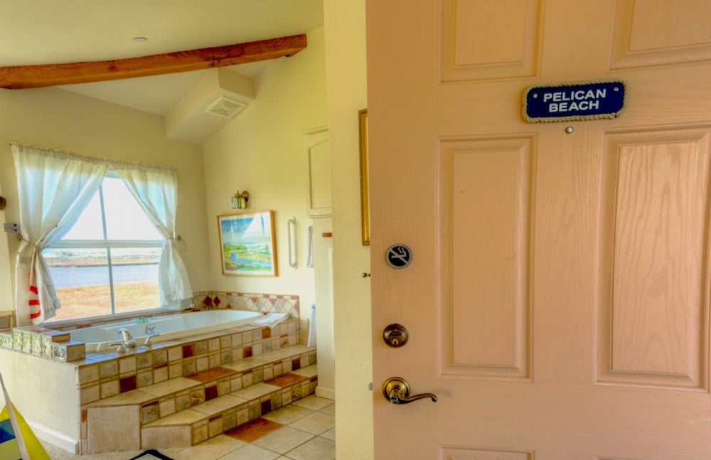 Captain's Inn at Moss Landing - photo 20