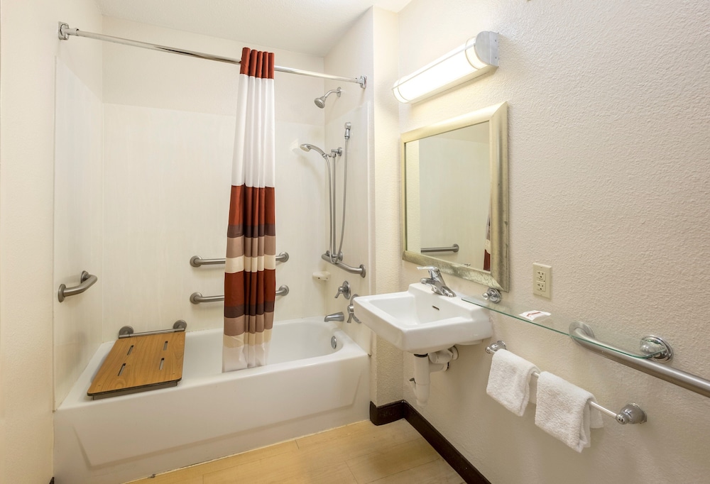 Red Roof Inn Jacksonville Airport - photo 19