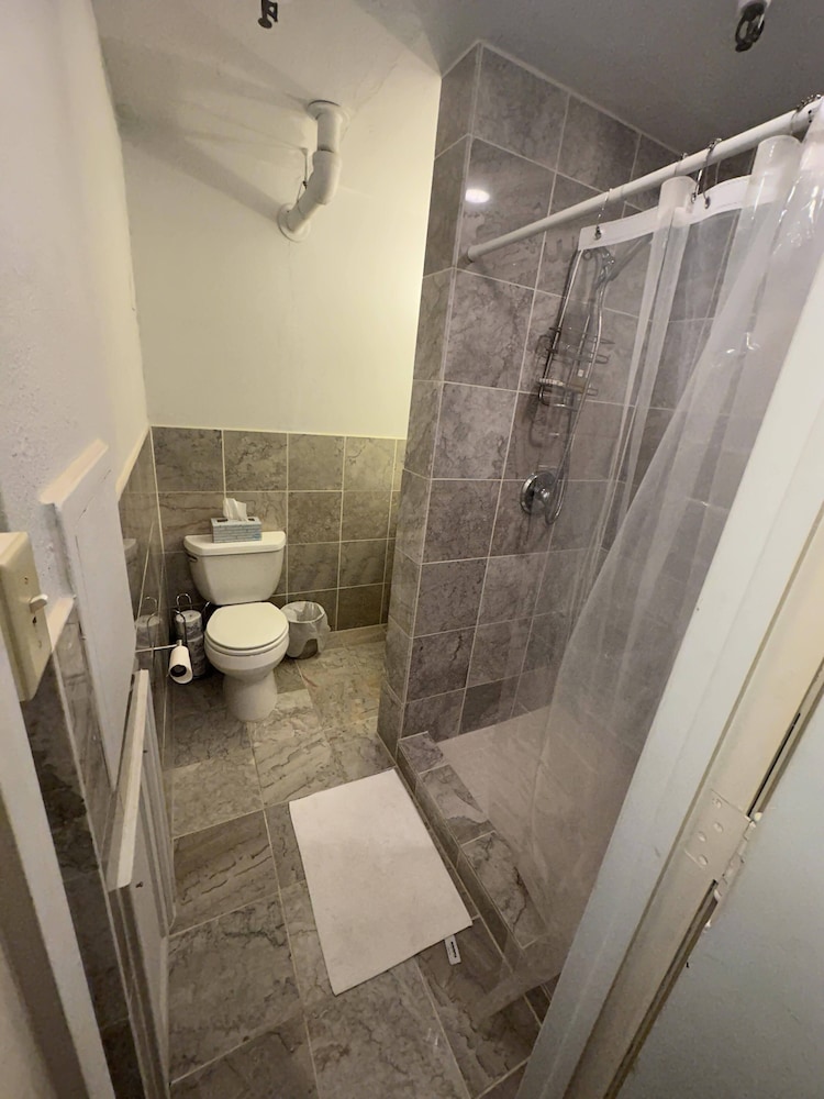 The Oaks B&B Hotel and Spiritual Center - photo 37
