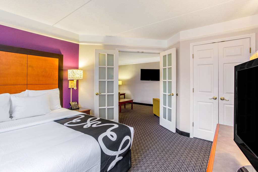 La Quinta Inn & Suites by Wyndham Raleigh Durham Intl AP - photo 23