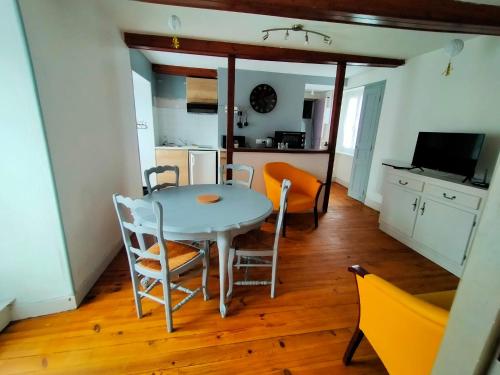 Le 6 Magnifique Lafayette in Bagneres-De-Bigorre, France