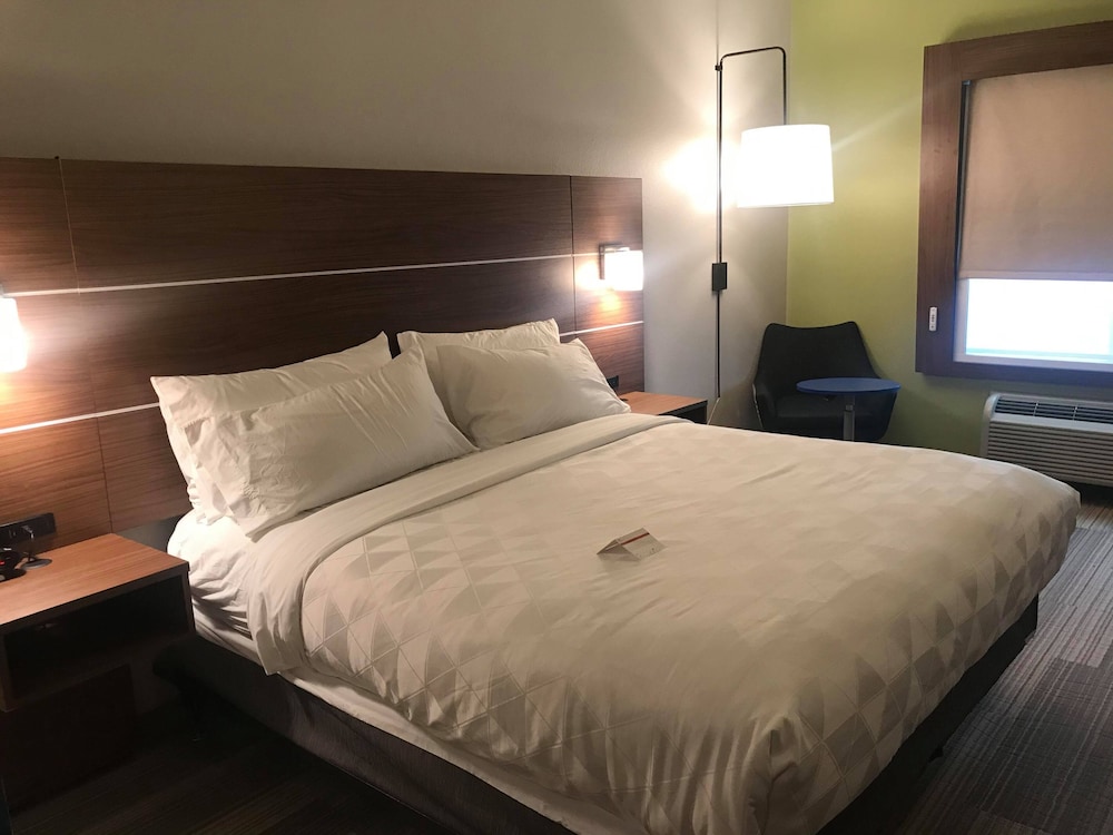 Holiday Inn Express & Suites Mansfield by IHG - photo 29