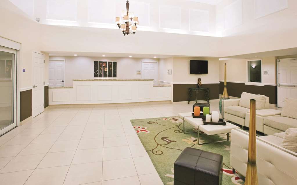 La Quinta Inn & Suites by Wyndham Fowler - photo 14