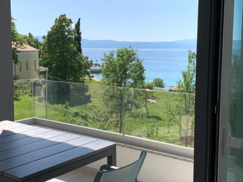 Apartments Maslina I — 4-Star Luxury Hotel in Njivice, Croatia