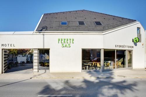 Fekete Sas Motel in Esztergom, Hungary
