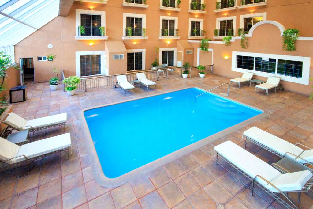 iStay Cd Victoria Pool Day