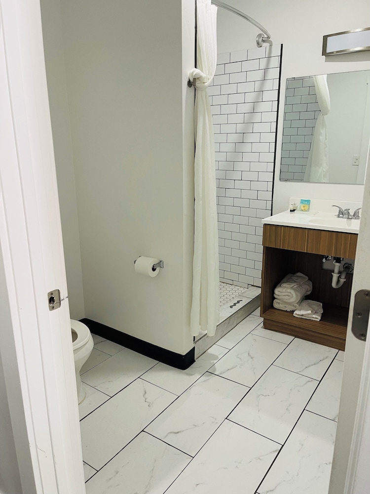 Blue Sage Inn & Suites - photo 38