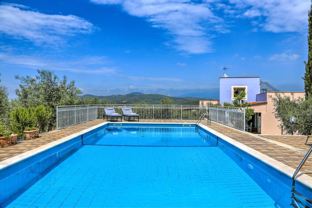 Villa Ipazia 6 Emma Villas — 4-Star Luxury Hotel in Sonnino, Italy
