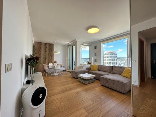 City view from 27th floor free parking keyless — 4-Star Luxury Hotel in Bratislava, Slovakia