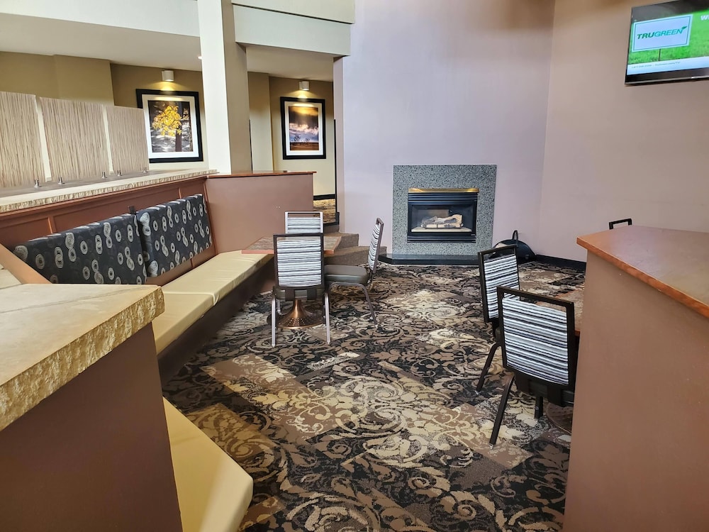 Ramkota Hotel Watertown - photo 5