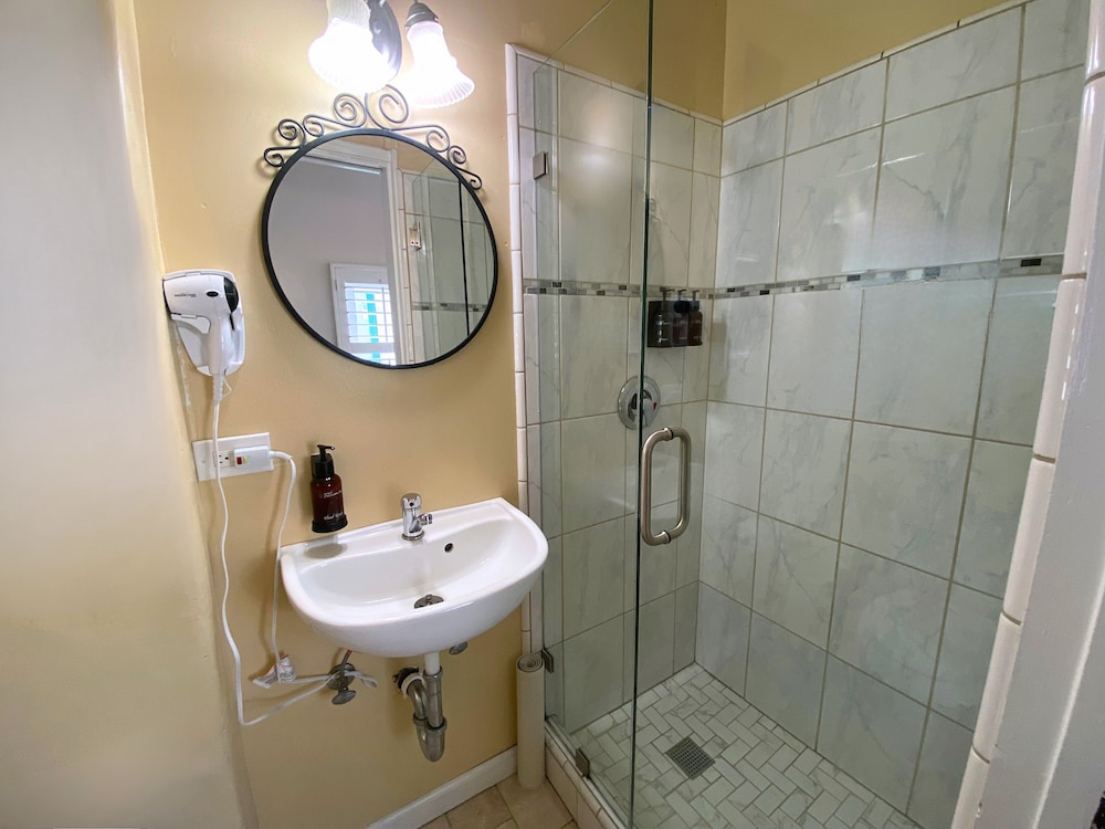 Carmel Green Lantern Inn - photo 13