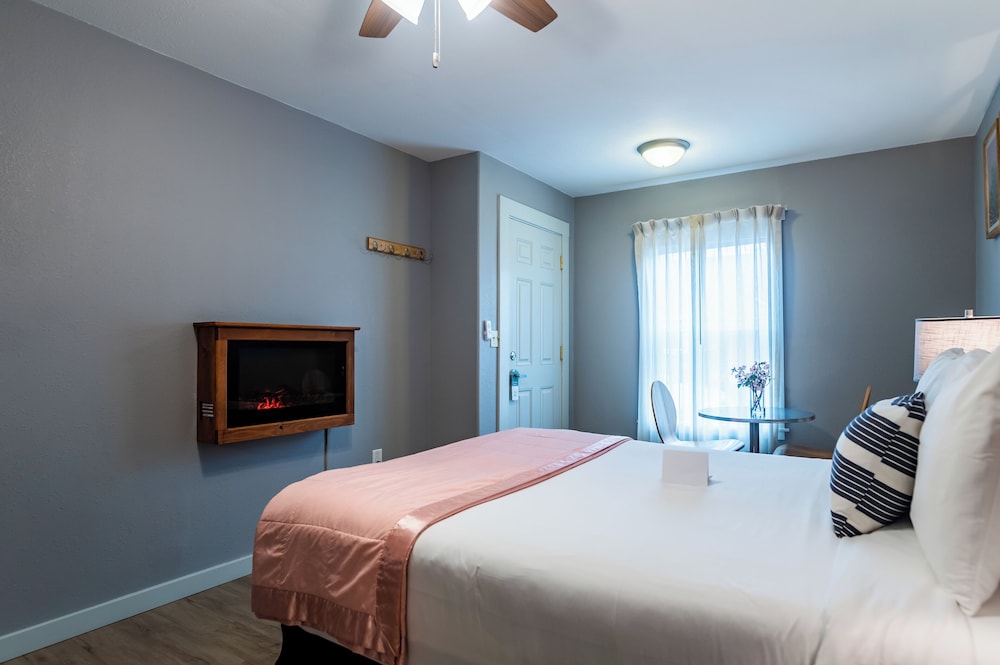 Inn at Haystack Rock - photo 23