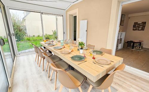 Cousinades and XXL family terrace - last minute hotel in Unknown City