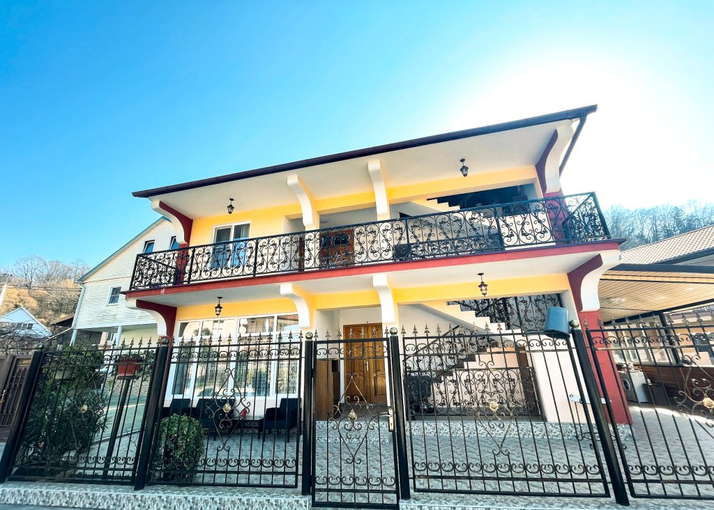 Gnezdo Orlovka - carbon neutral hotel in Unknown City