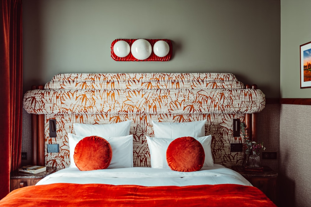 1.75 Paris La Trêve in Paris, France