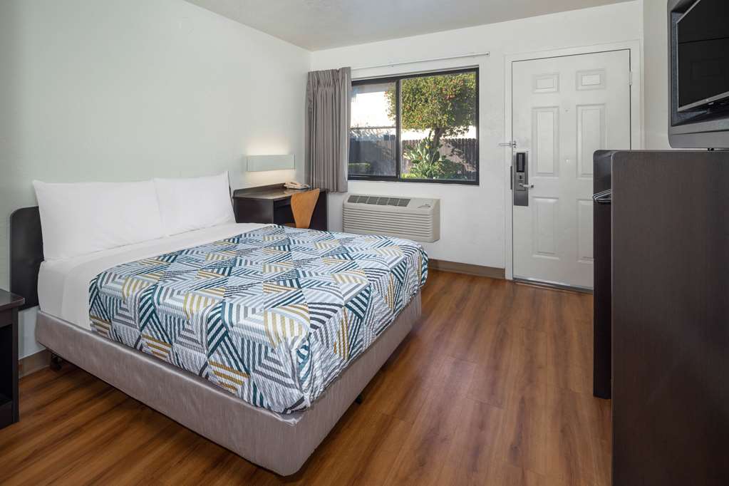Motel 6 Santa Barbara CA State Street - photo 7