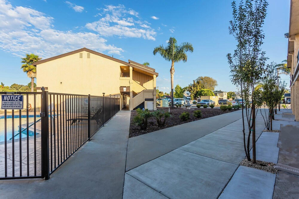 Aloha Inn - photo 12