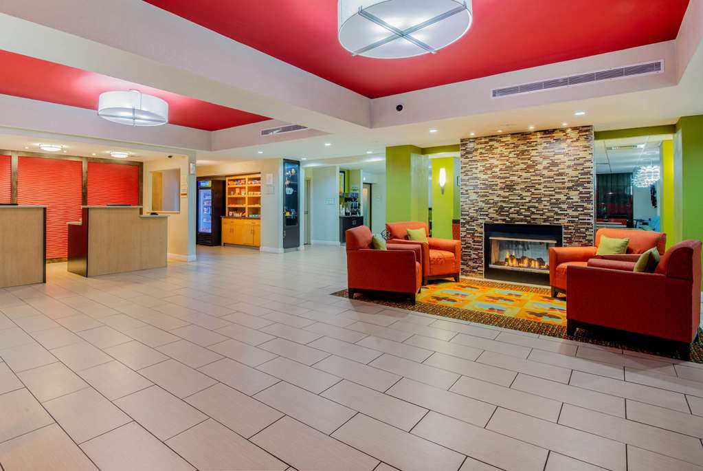 La Quinta Inn & Suites by Wyndham Elkview Charleston NE - photo 7