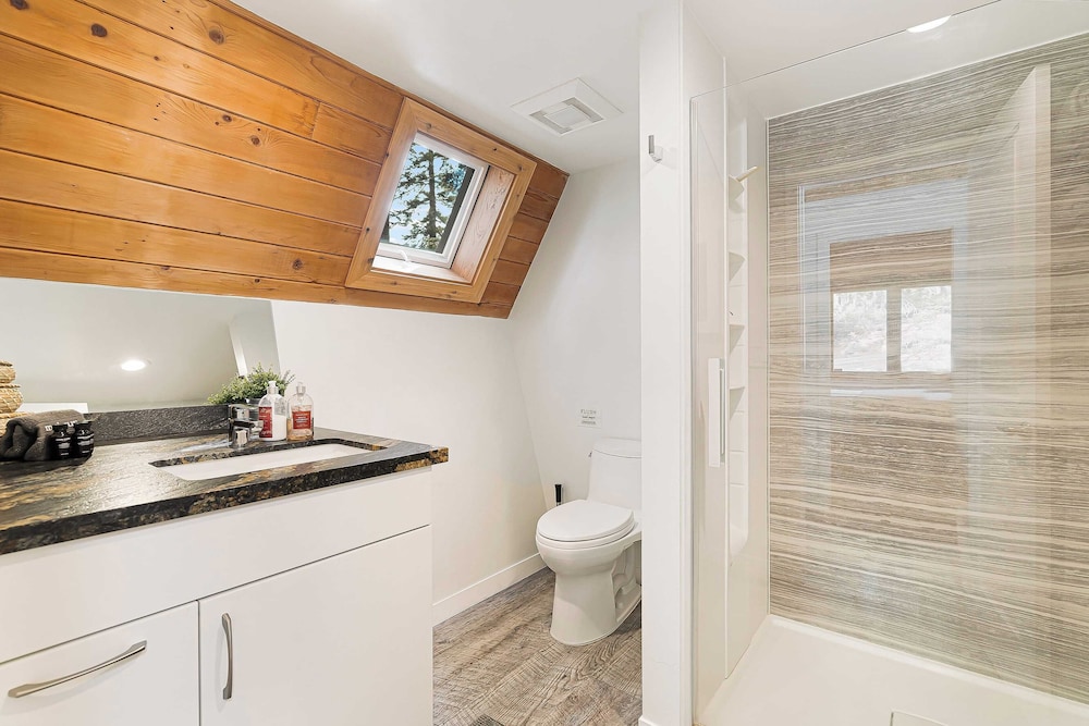 Tamarack by Avantstay Remodeled Chamberlands Full Beach Pool Access - photo 19