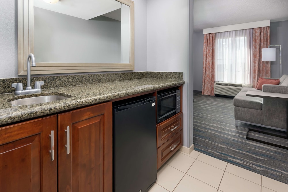 Hampton Inn & Suites Orlando Airport @ Gateway Village - photo 20