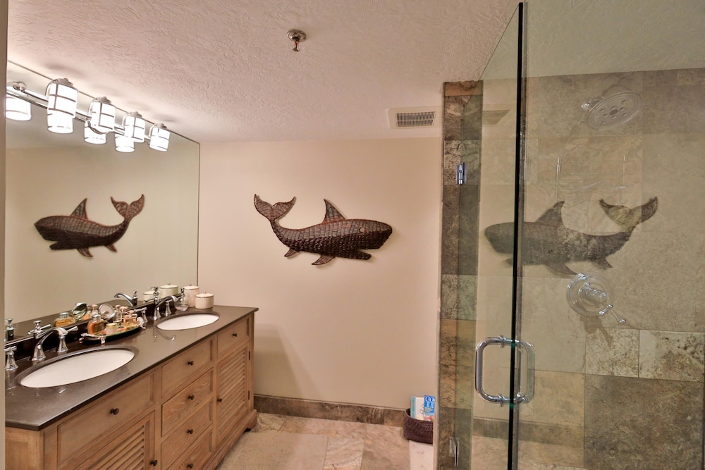 Beachfront Chadham by the Sea 318 Pool Car Free Beach — 4-Star Luxury Hotel in New Smyrna Beach, United States