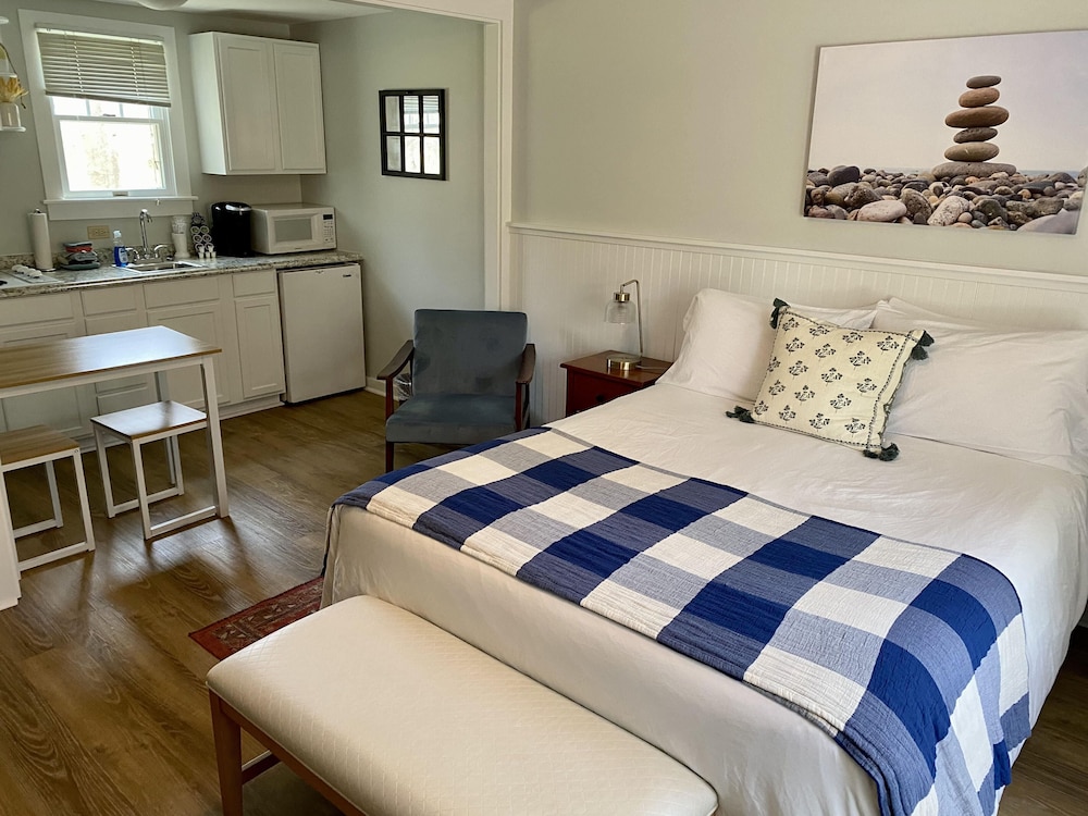 Hanscom's Motel and Cottages - photo 5