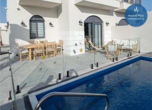 Chita Ella sun in Eilat, Israel