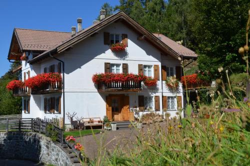 Villa Gioia — 4-Star Luxury Hotel in Levico Terme, Italy
