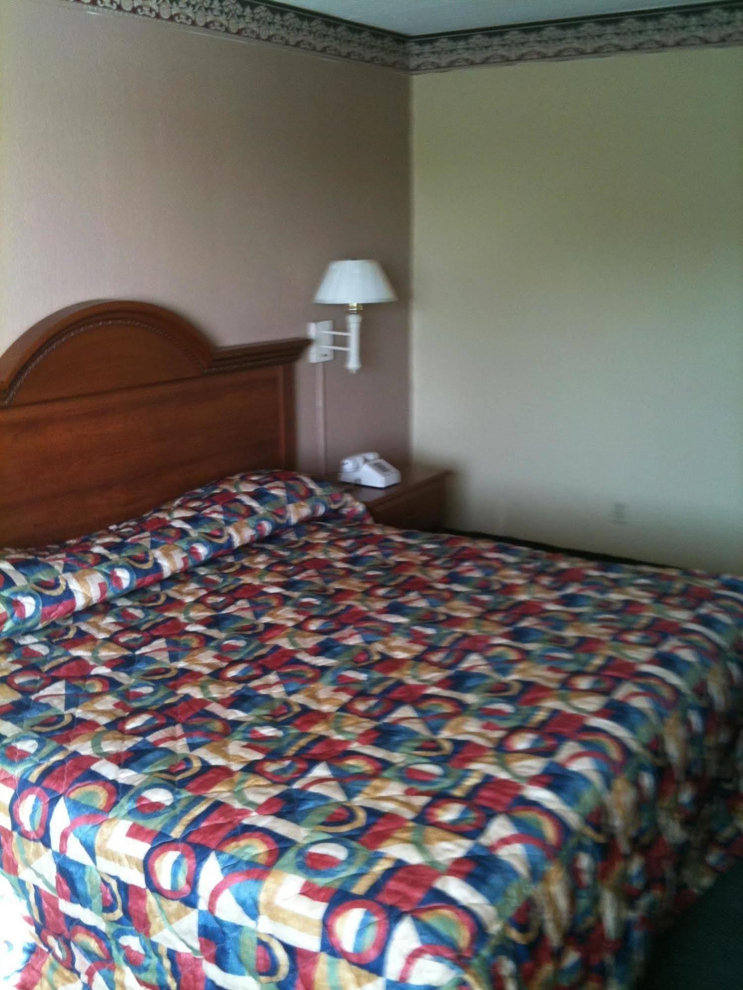 Relax Inn Augusta - photo 6