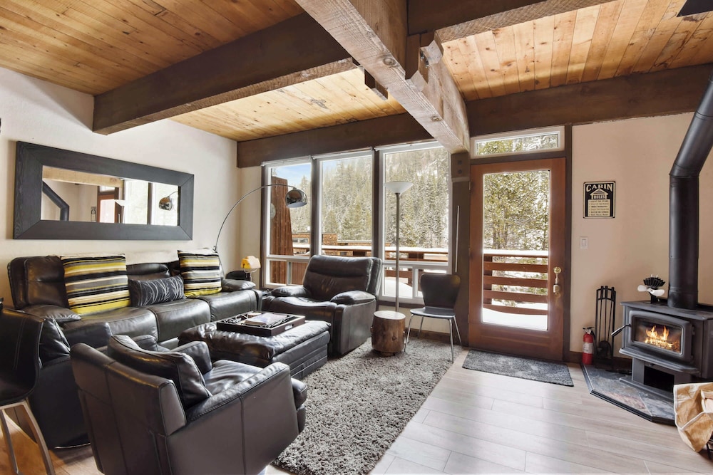 Alpine Manor Retreat Mountain Relaxation in Truckee, United States