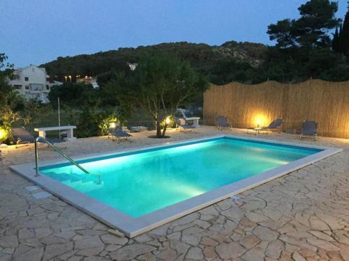 Apartments Kalajzic One Bedroom Apartment with Terrace A3 ST — 4-Star Luxury Hotel in Pucisca, Croatia