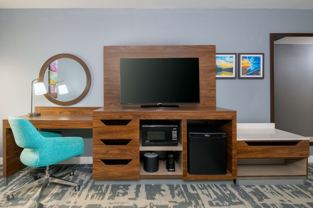Hampton Inn Salisbury - photo 10