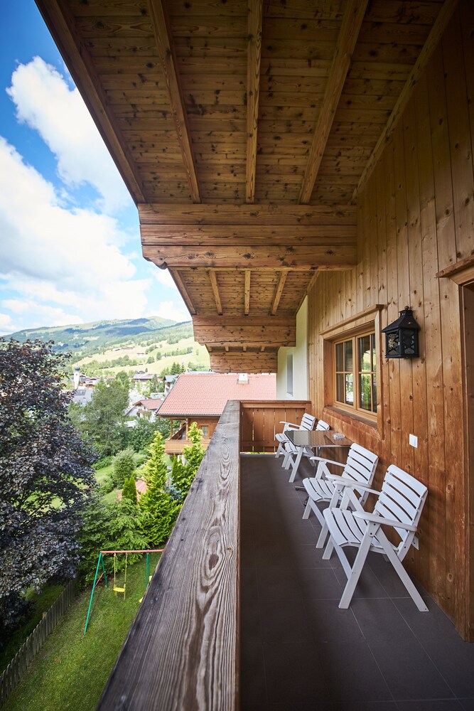 Appartements Casa Nuova — 4-Star Luxury Hotel in Saalbach, Austria