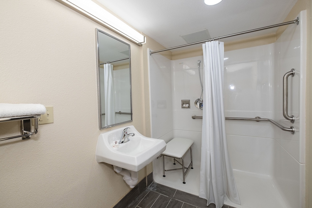 Red Roof Inn Freehold - photo 19