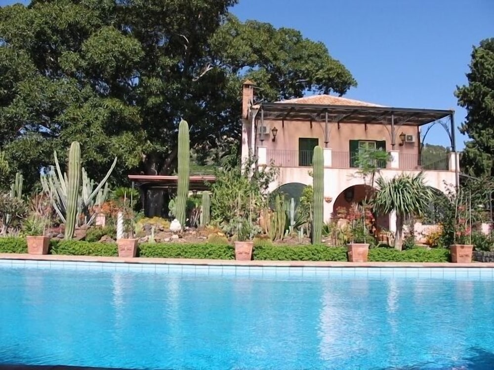 Gianferrante - carbon neutral hotel in Paterno