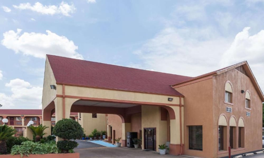 Super 8 by Wyndham Athens TX - photo 24