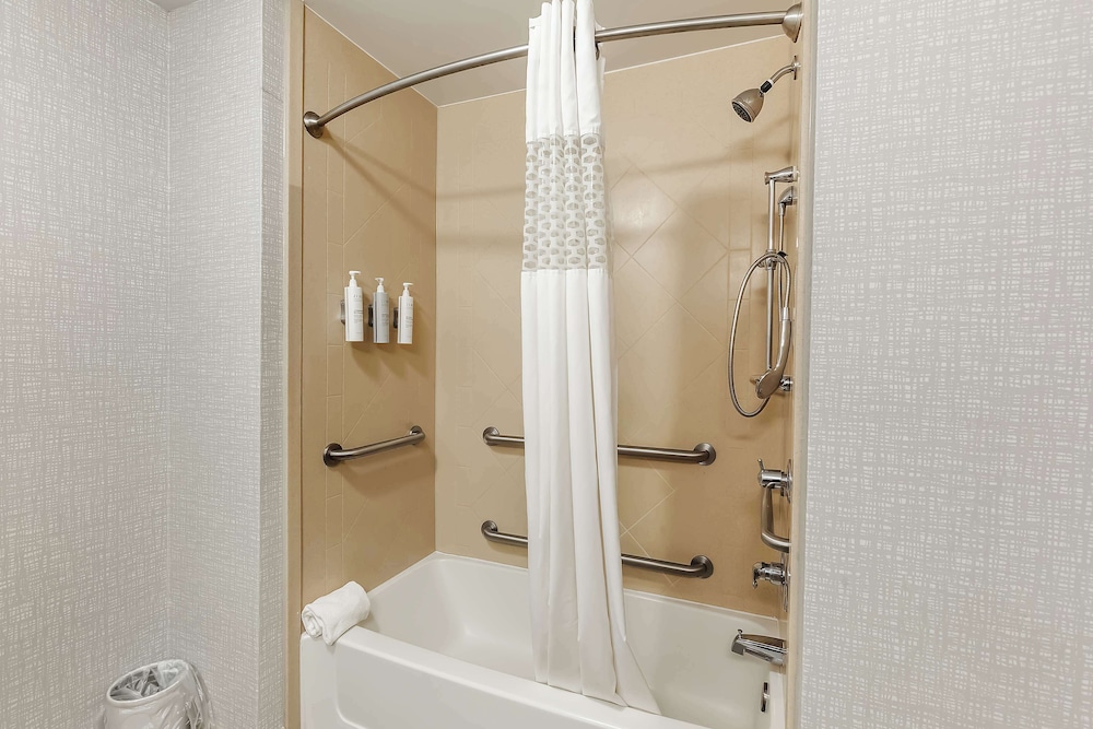 Hampton Inn Atmore - photo 14
