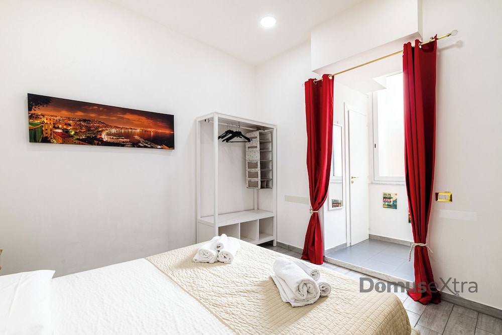 Flower Power By DomusExtra - carbon neutral hotel in Naples
