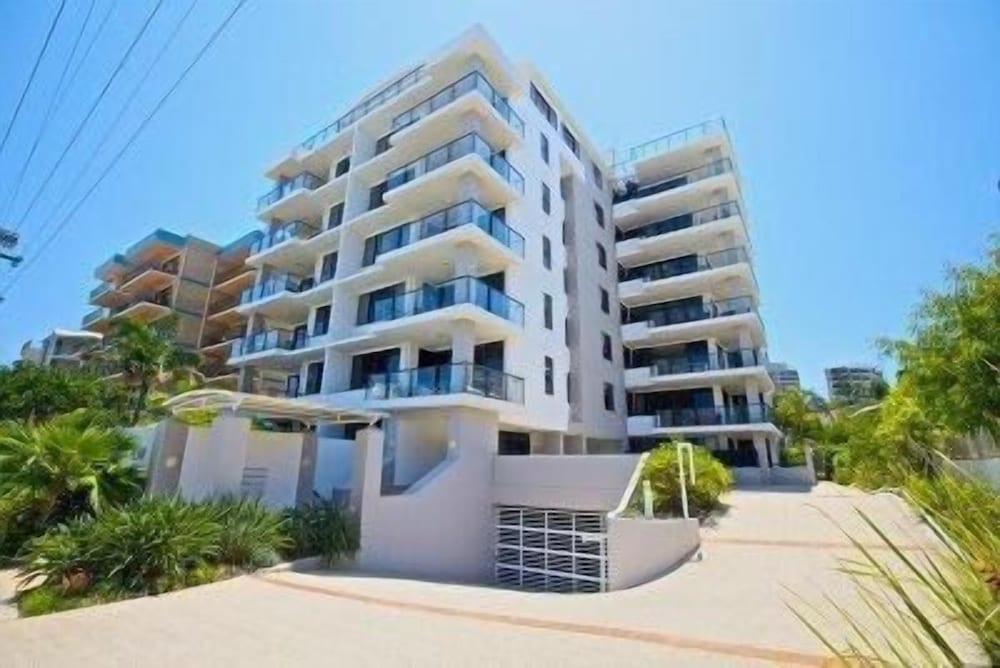 Kings Row Holiday Apartments — 4-Star Luxury Hotel in Sunshine Coast, Australia