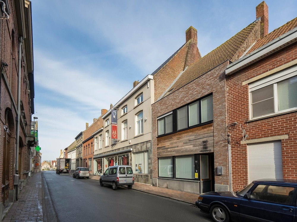 Holiday home in Noiseux with fenced garden — 4-Star Luxury Hotel in Somme-Leuze, Belgium